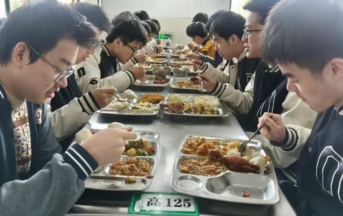 抓好校園 食 事 恩施州著力解決中小學(xué)校園食品安全與膳食經(jīng)費(fèi)管理問(wèn)題